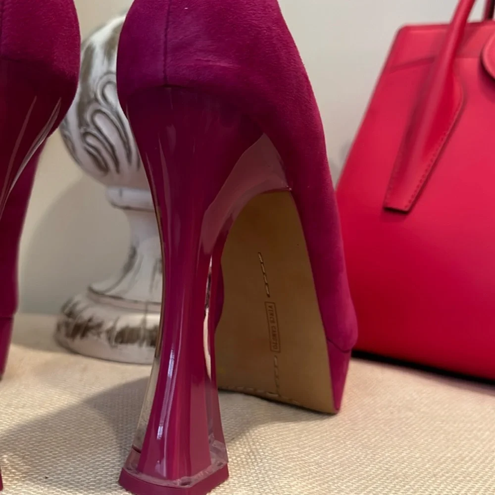 Vince Camuto Slaytia Lucite Platforms in Fuchsia Suede, Size 10